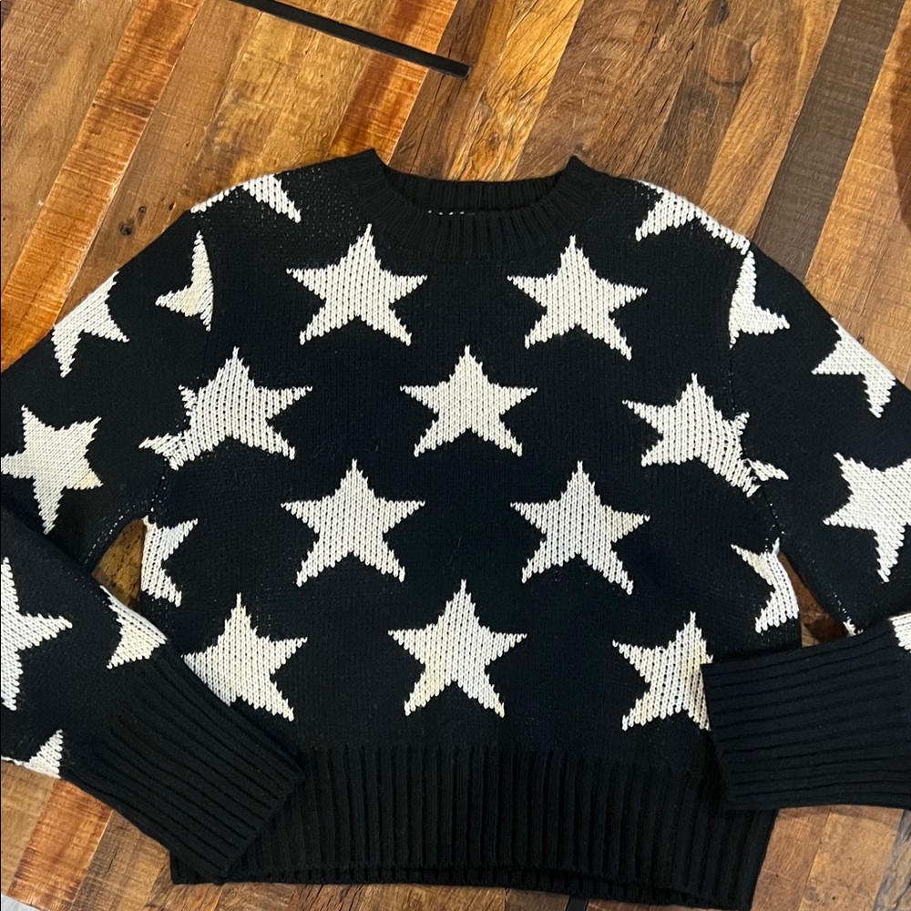 Francesca's Collections Black and White Star Sweater